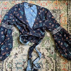 Fifth label wrap top with v neck and balloon sleeves floral blue small